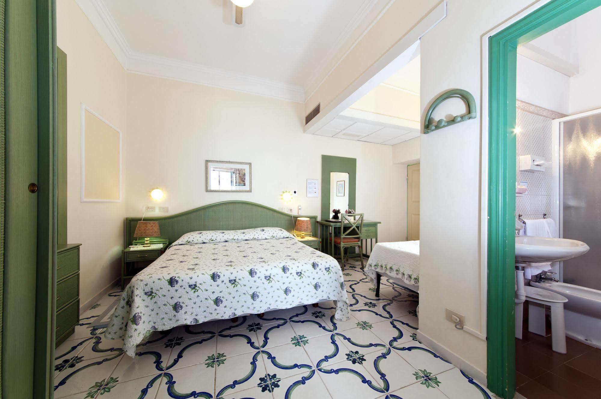 Hotel La Palma Sant'Angelo  Exterior photo